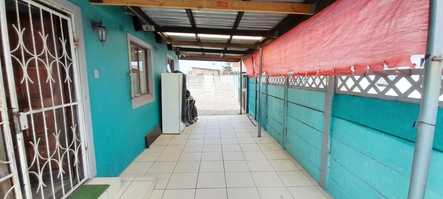 2 Bedroom Property for Sale in Lentegeur Western Cape